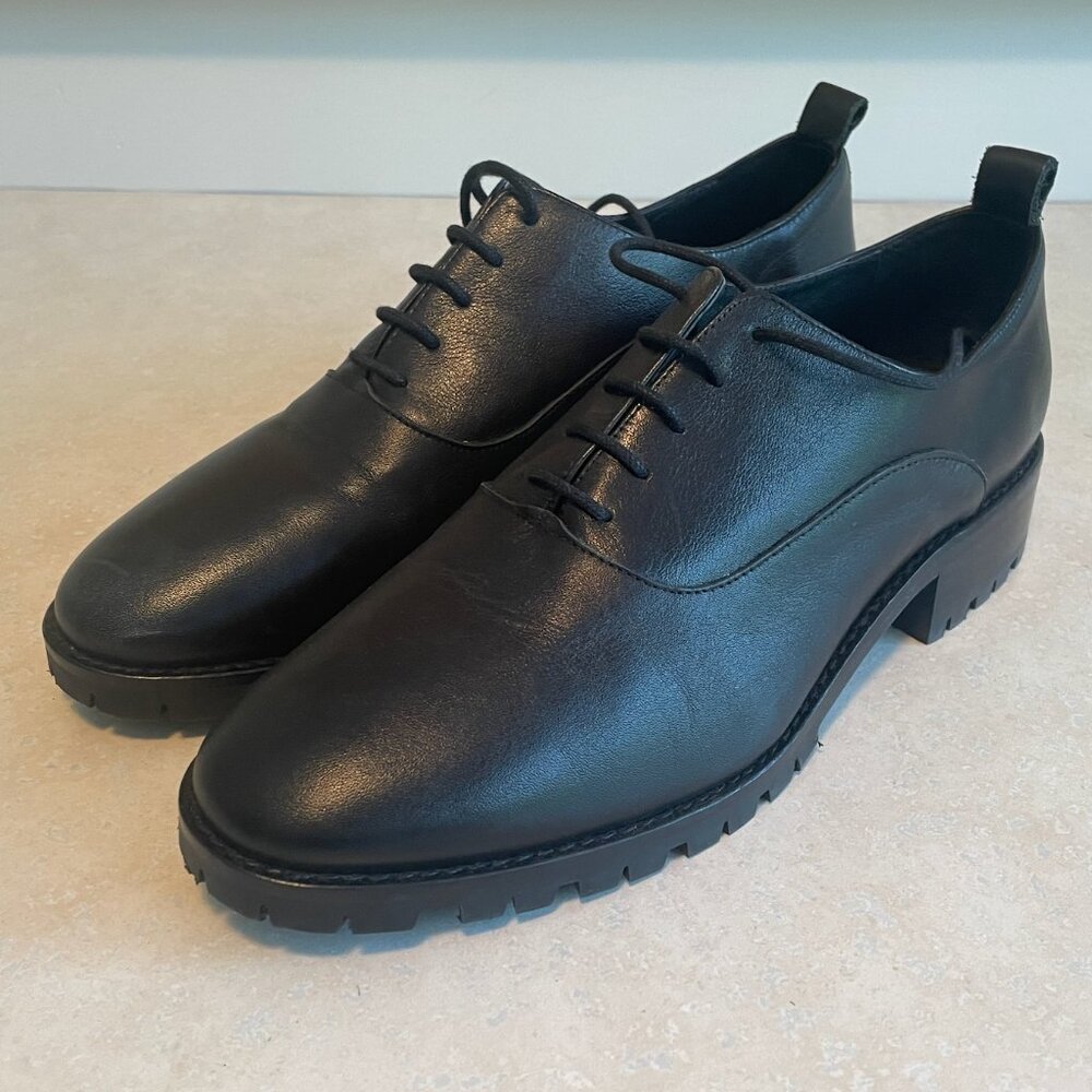 SOLD Black lace-up Oxford shoes
